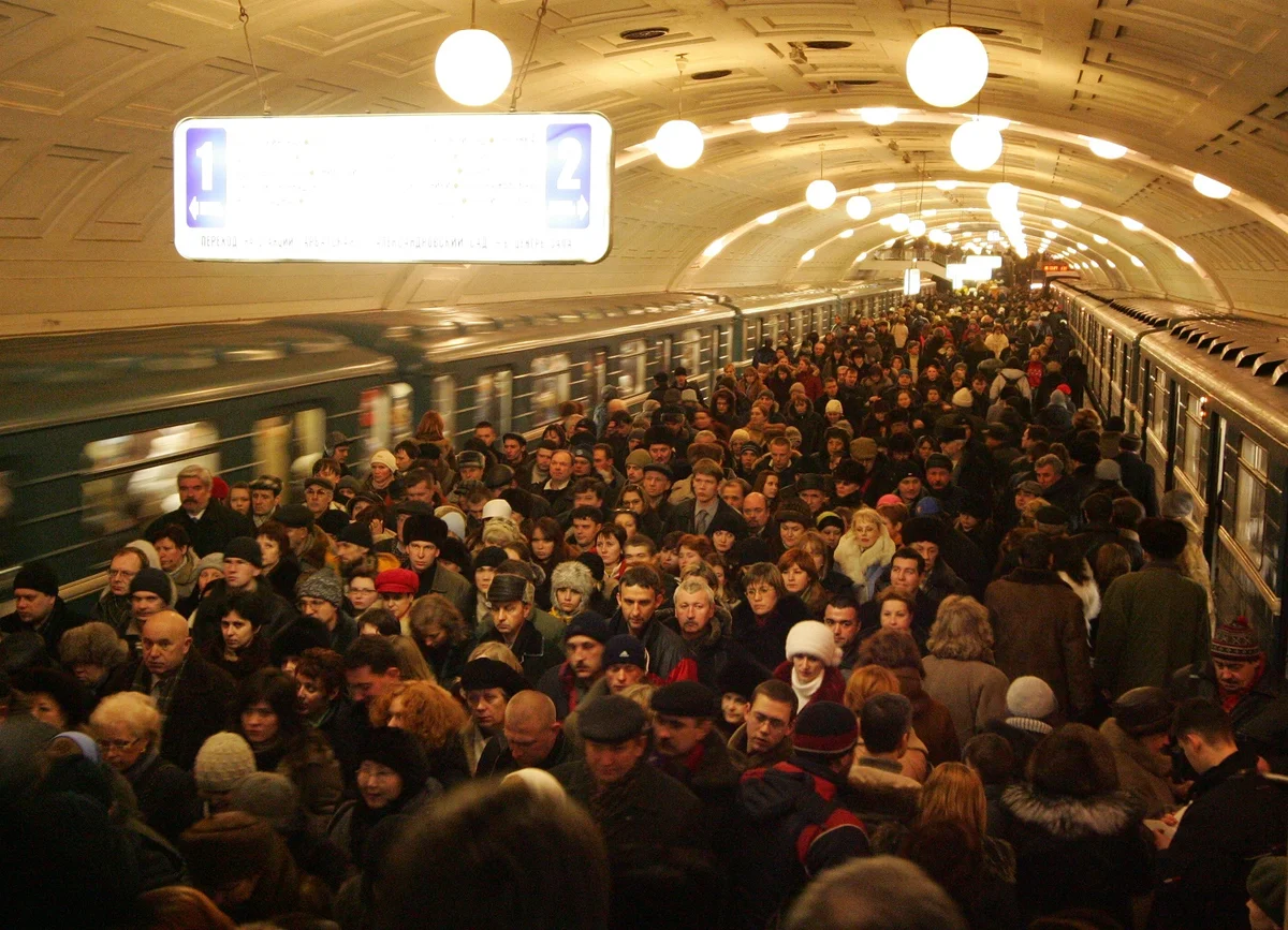 Толпа в метро