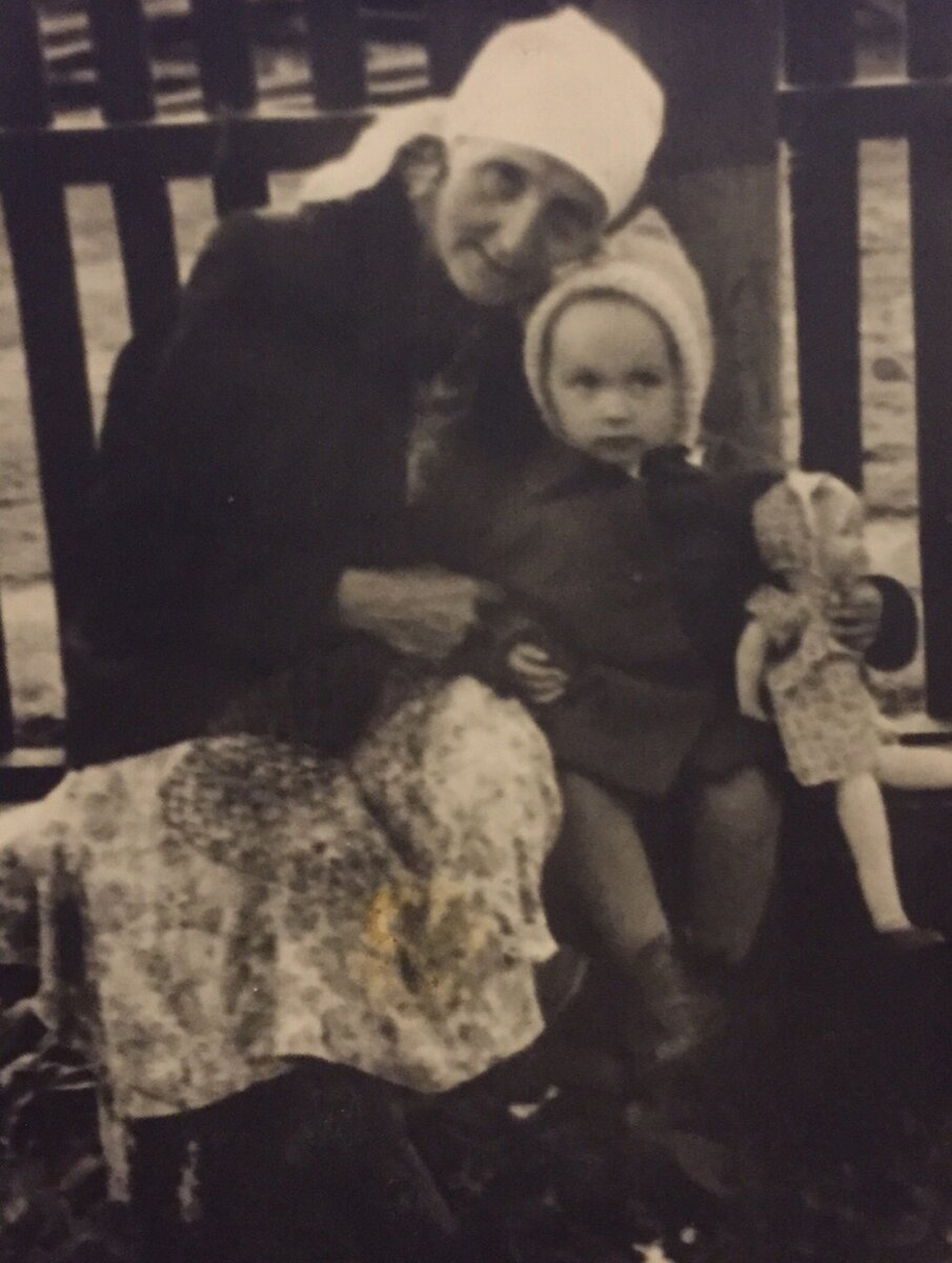 Селижарово. Я и бабушка Маруся. 1966г.