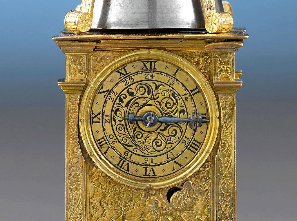 Часы 13 века