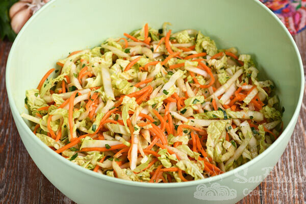 тушеная капуста с рисом. тушеная пекинская капуста с мясом китайская. фарш с морковью и луком. овощи по корейски. рис с пекинской капустой морковью.