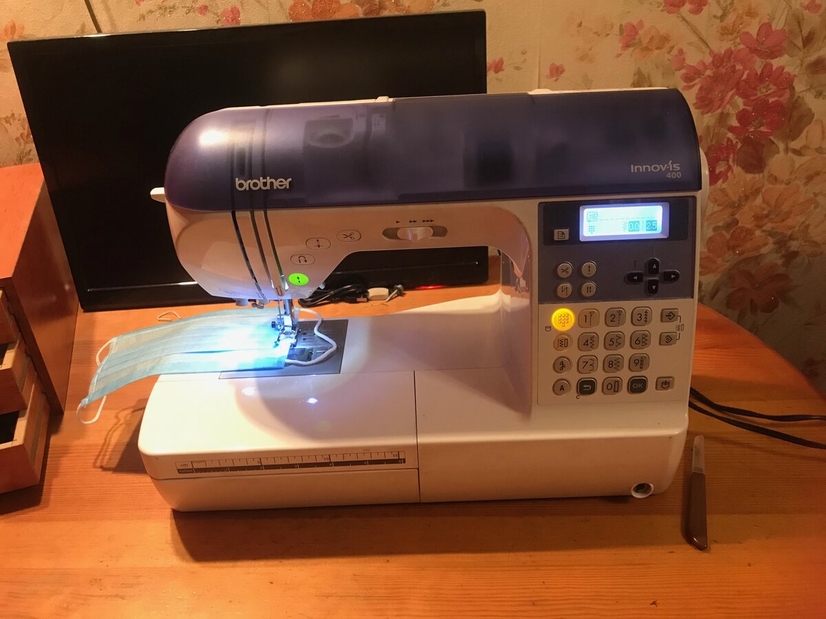 Вот моя красавица - бытовая швейная машинка