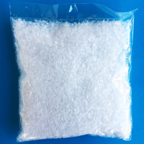 Упаковка и вес искусственного снега, как и материал, из которого он сделан, варьируются.