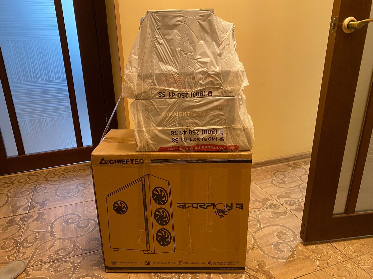 Компьютер мне привёз курьер. Корпус + комплектующие