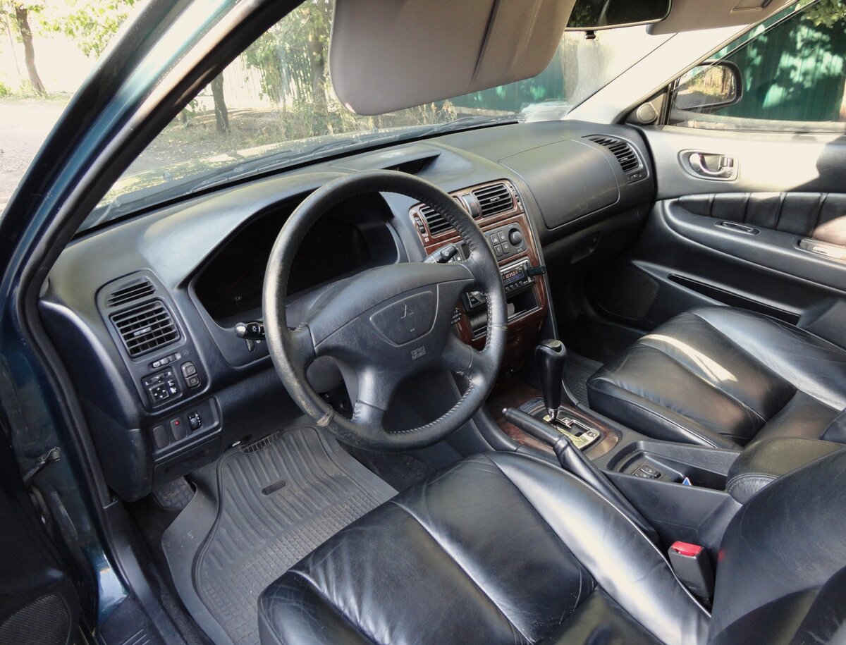 Простота и удобство салона Galant 8.