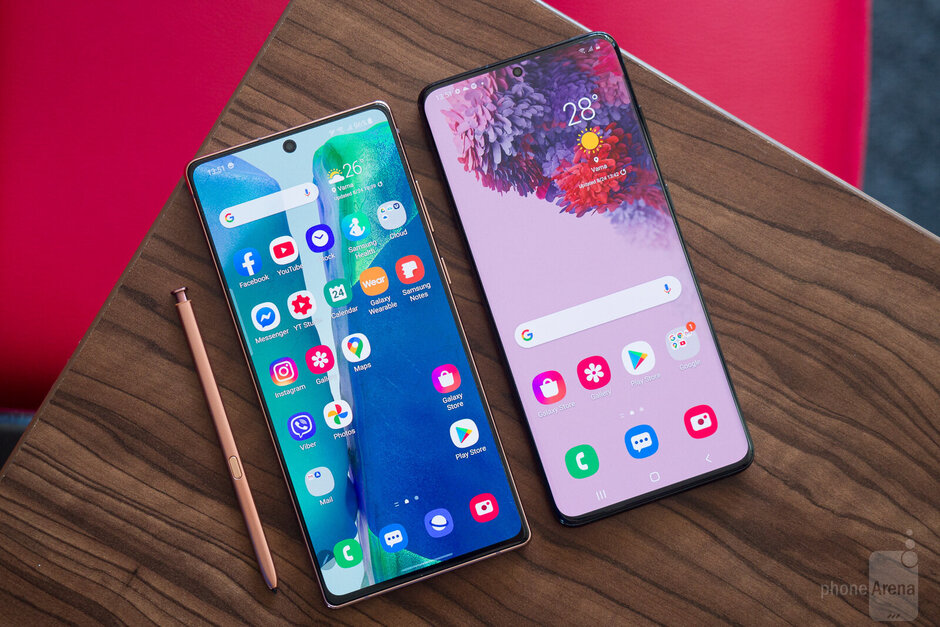 Samsung S20+ справа. Фото: https://www.phonearena.com/reviews/Samsung-Galaxy-Note-20-5G-vs-Galaxy-S20-comparison_id4839