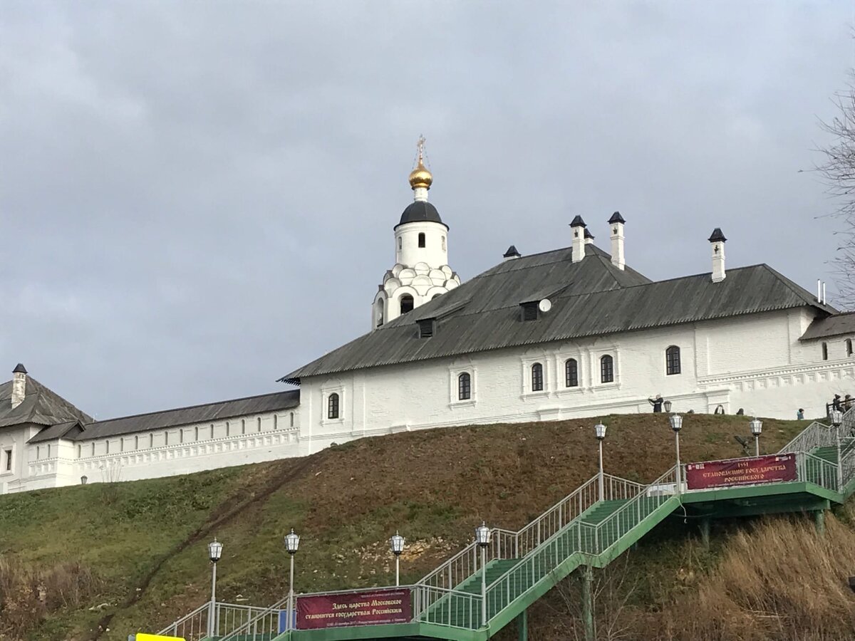 Листайте карусель