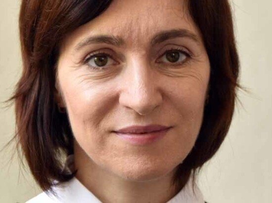 Майя Санду. Источник фото: https://yandex.ru/images/search?cbird=5&rpt=imageview&redircnt=1606855195.1&url=https%3A%2F%2Favatars.mds.yandex.net%2Fget-images-cbir%2F4166706%2FUoDHEYfEFqXhQGA7Ur2x8w2892%2Forig&cbir_id=4166706%2FUoDHEYfEFqXhQGA7Ur2x8w2892