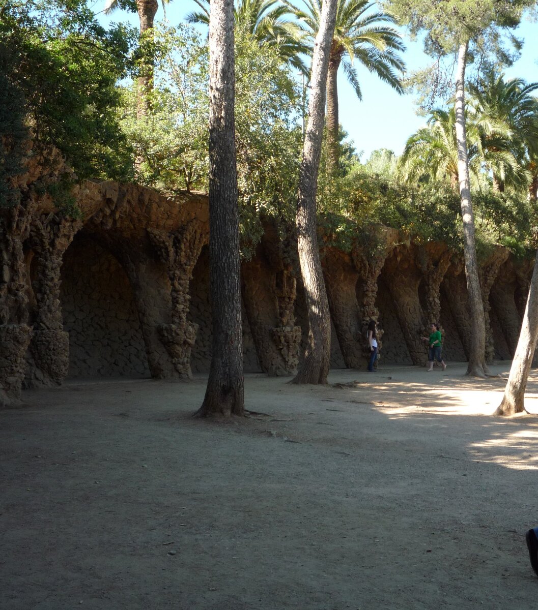 Парк Гуэль. Галерея "Птичьи гнёзда".