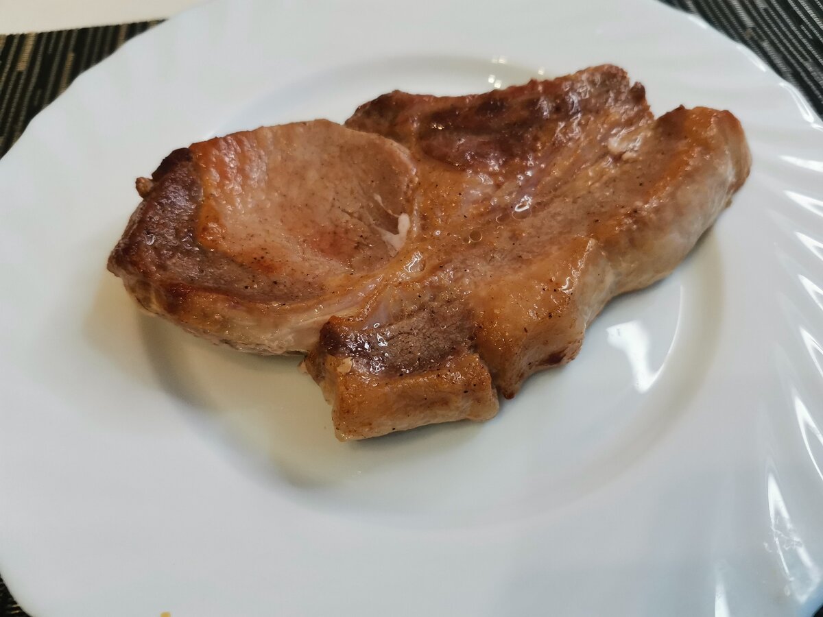 Стейк из свинины на кости — рецепт с фото. Как приготовить свиной стейк на кости в сковороде?