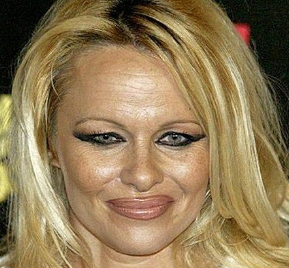 Как надо краситься, чтобы не прибавлять себе визуально возраст