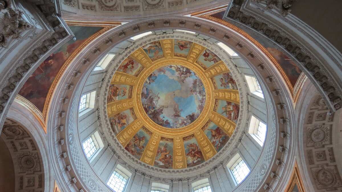 Купол церкви дю Дом, под которым находится могила Наполеона. Фото автора