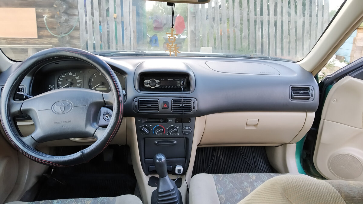 ...но у старой всё равно внутри было красивее и материалы качественней