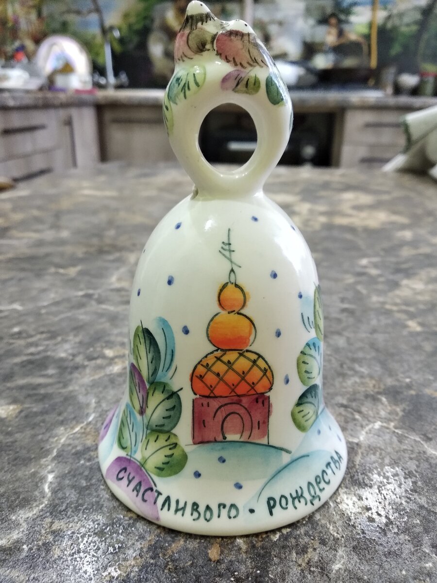 Приветствую всех на моем канале! Вот и встретили жители планеты Новый год. Впереди ещё один праздник -Рождество Христово. Этот праздник второй по величине у христиан после Пасхи. Зародился он давно в России ,но в 20 веке был отменён и возродился у нас в стране только в 1991 году. И все же хочется вспомнить старые времена,когда на Руси существовали на рождественские праздники свои приметы,которым народ свято верил.