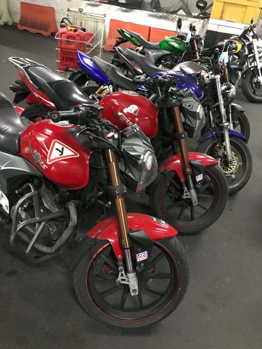 Про моты в школах будет отдельный рассказ.