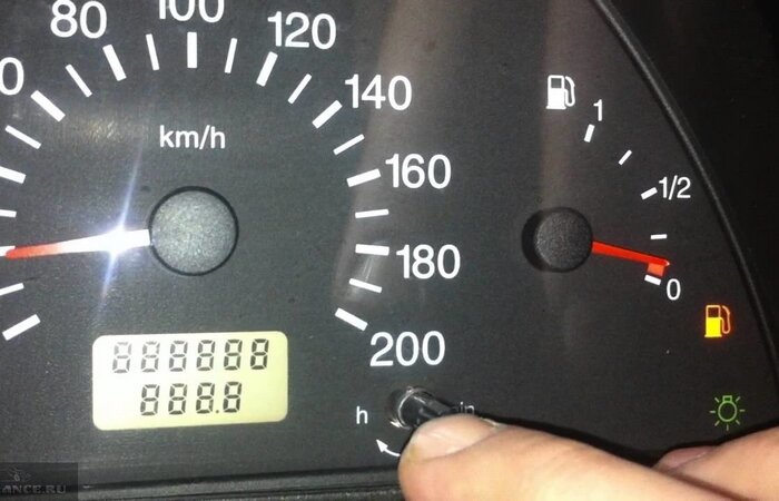 Скрытые возможности кнопки сброса суточного пробега, которые помогут выявить немало проблем