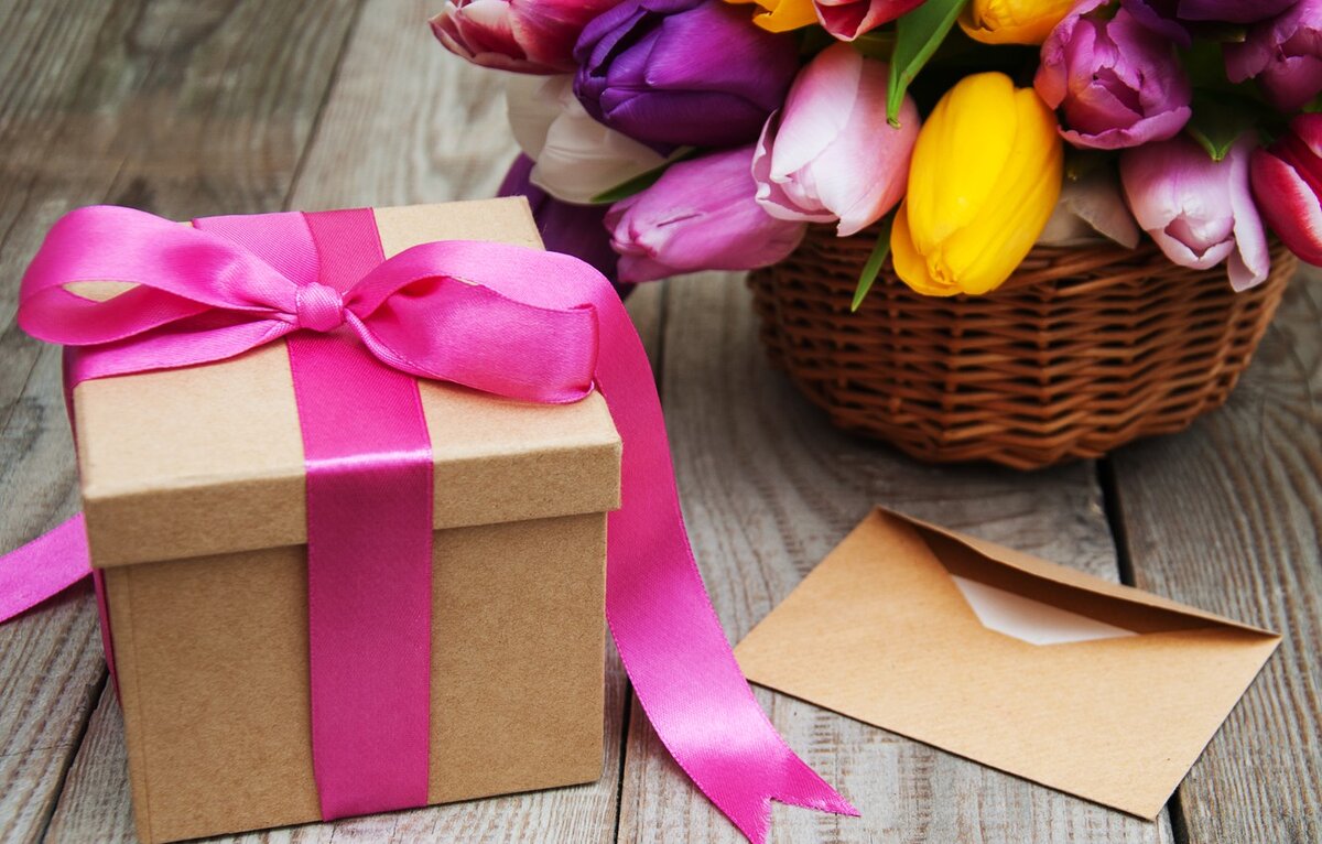 Лучшие девушки, мамы, бабушки, коллеги, идеи оригинальных подарков на 8 марта: для жены.