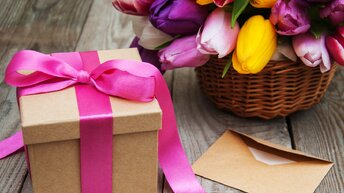 Лучшие девушки, мамы, бабушки, коллеги, идеи оригинальных подарков на 8 марта: для жены.