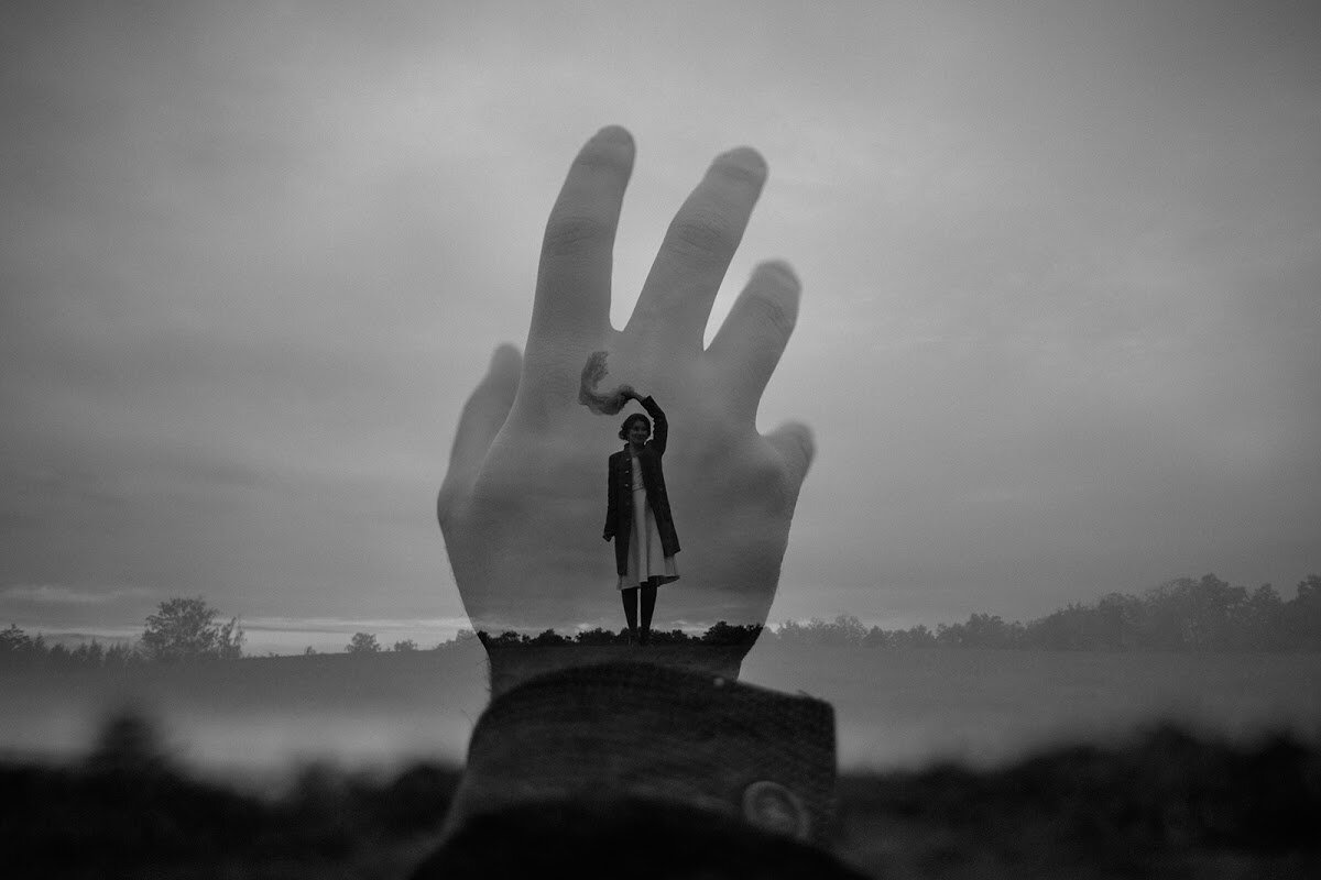 Рука отпускает руку. Отпускаю тебя картинки. Простить и отпустить. Я не смогу тебя отпустить цитаты. Отпускаю высказывания.