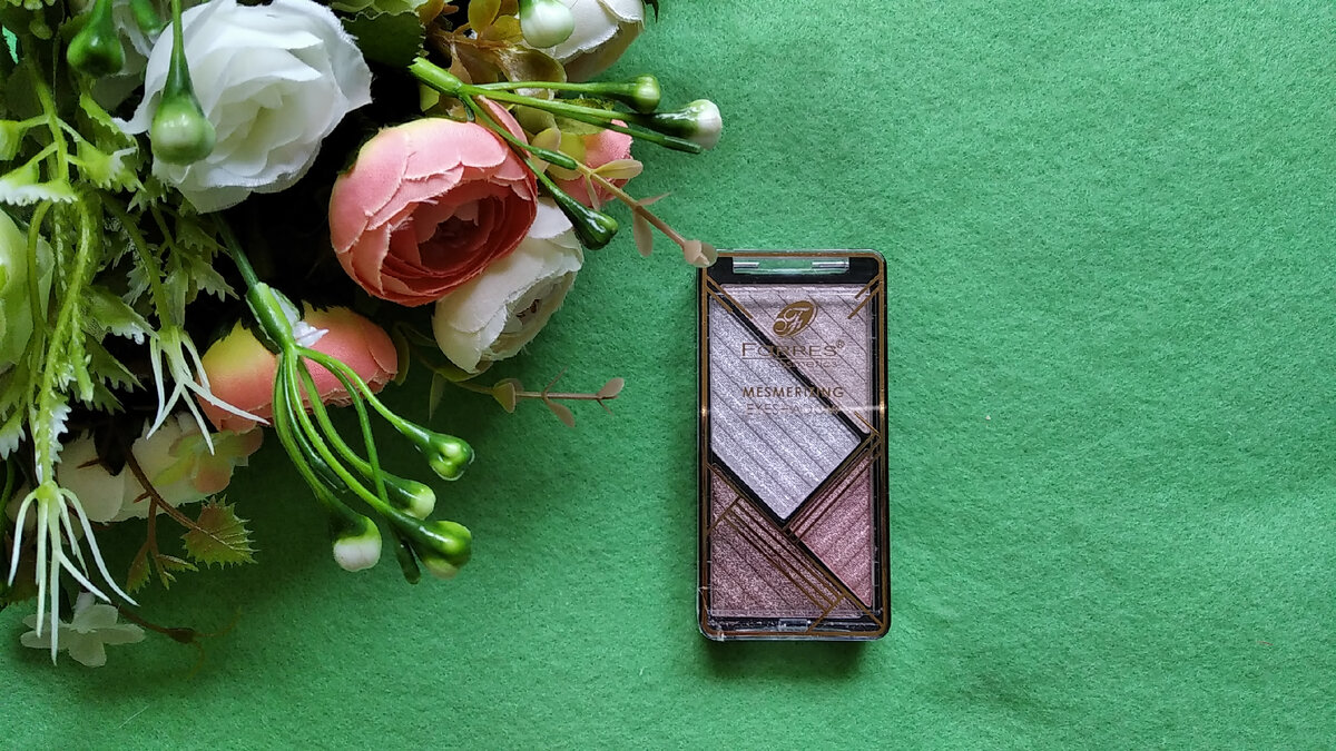 Палетка теней включает яркие, мерцающие оттенки