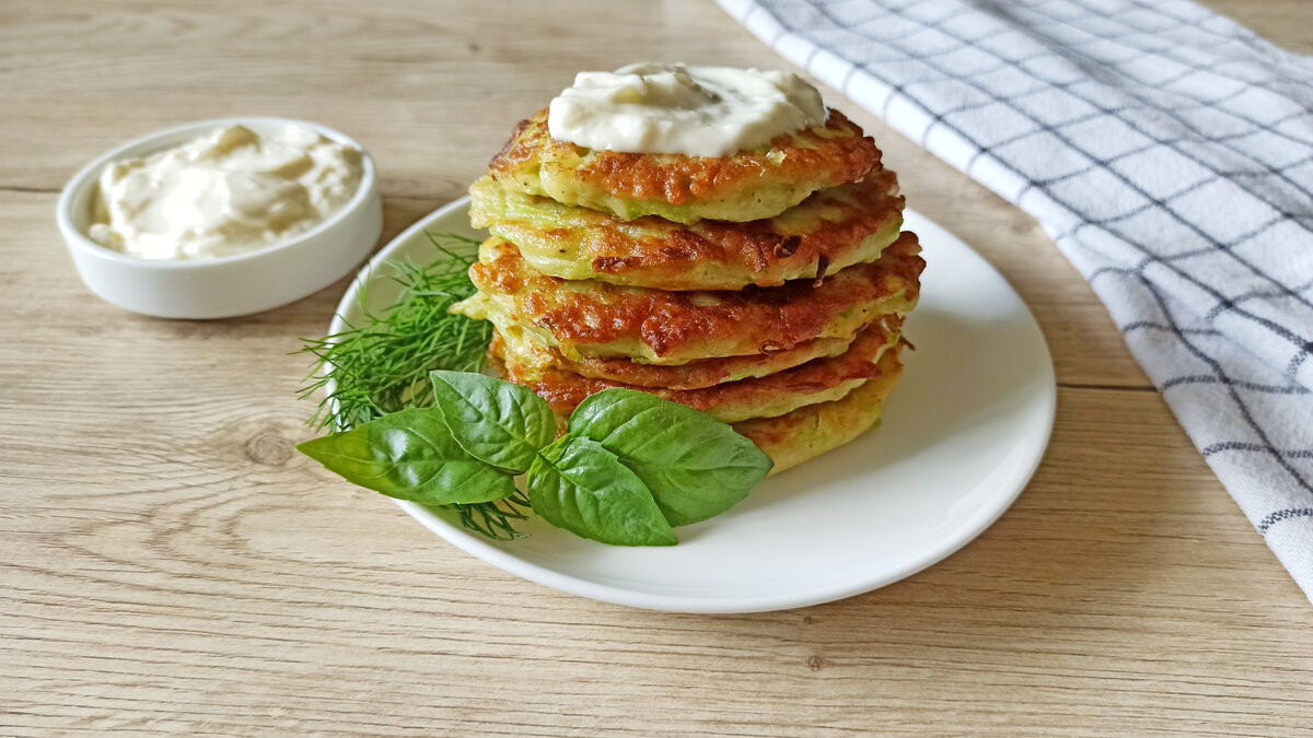 Кабачковые оладьи а ля пирожки