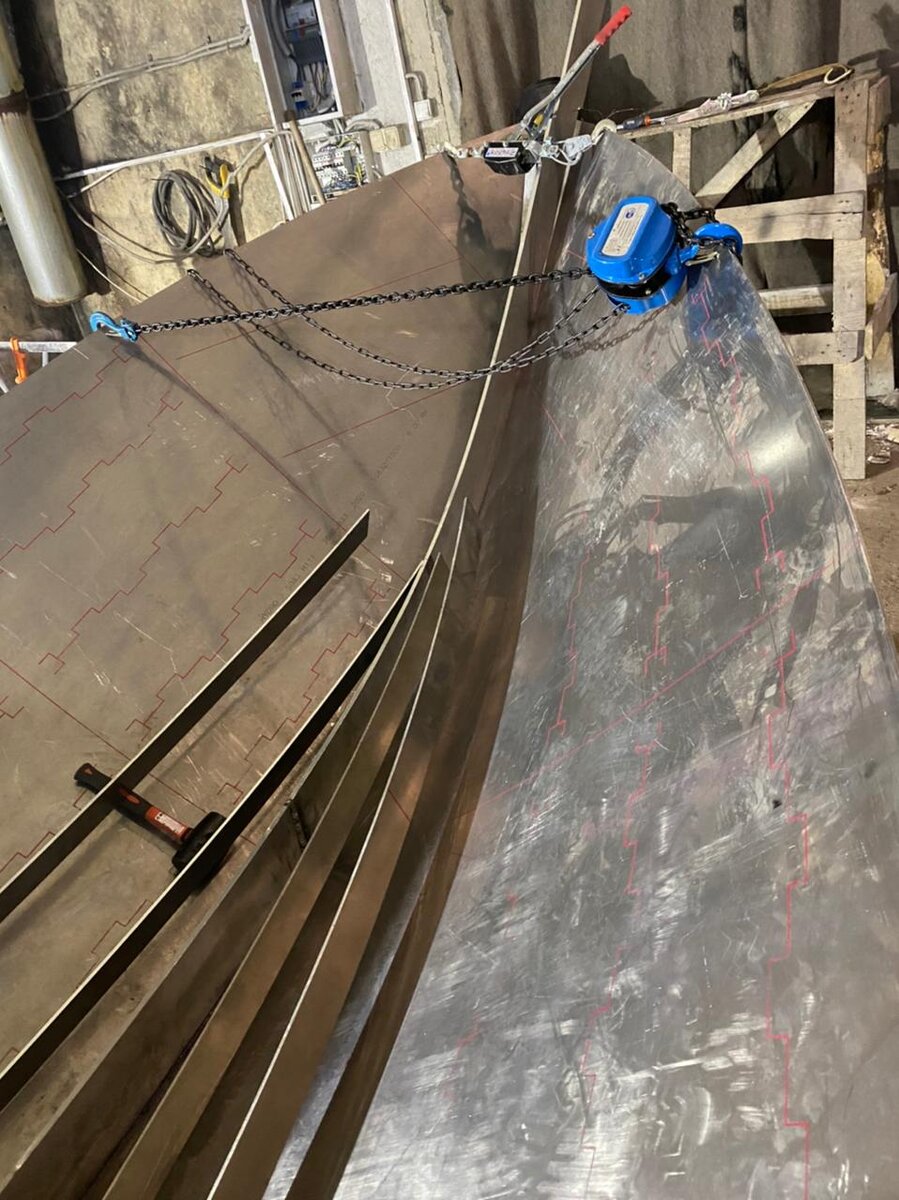 Самое сложное - стянуть листы в носовой части