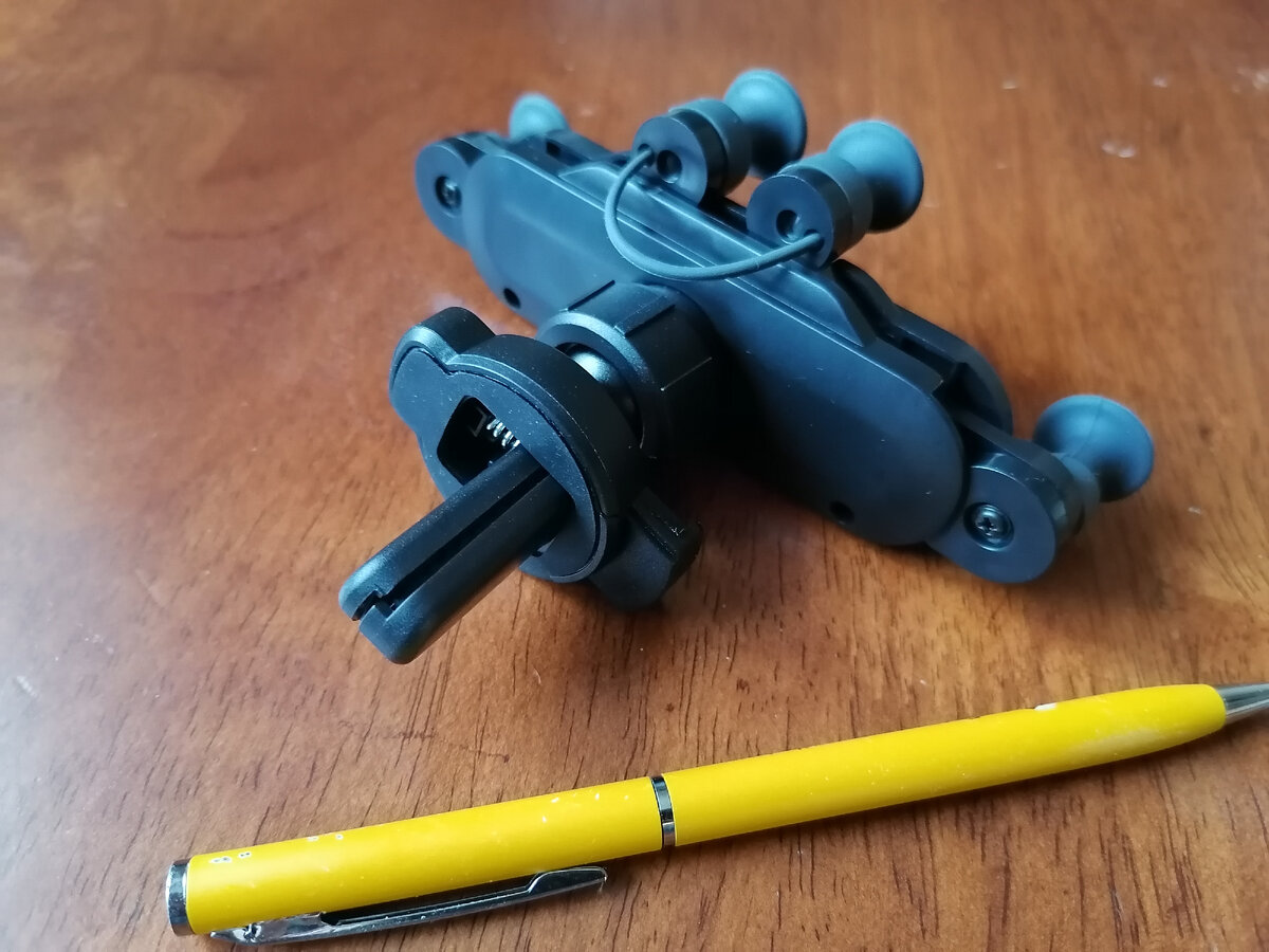 Новый держатель телефона. © Фотографии автора