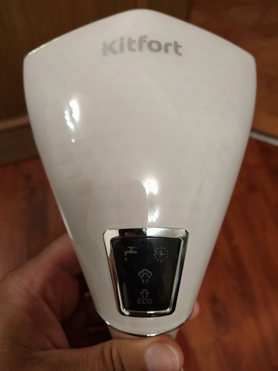 Электронный дисплей: 1. Отсутствие воды в резервуаре. 2. Индикатор режима ожидания
3. Высокая интенсивность пара (посередине). 4. Низкая интенсивность пара.