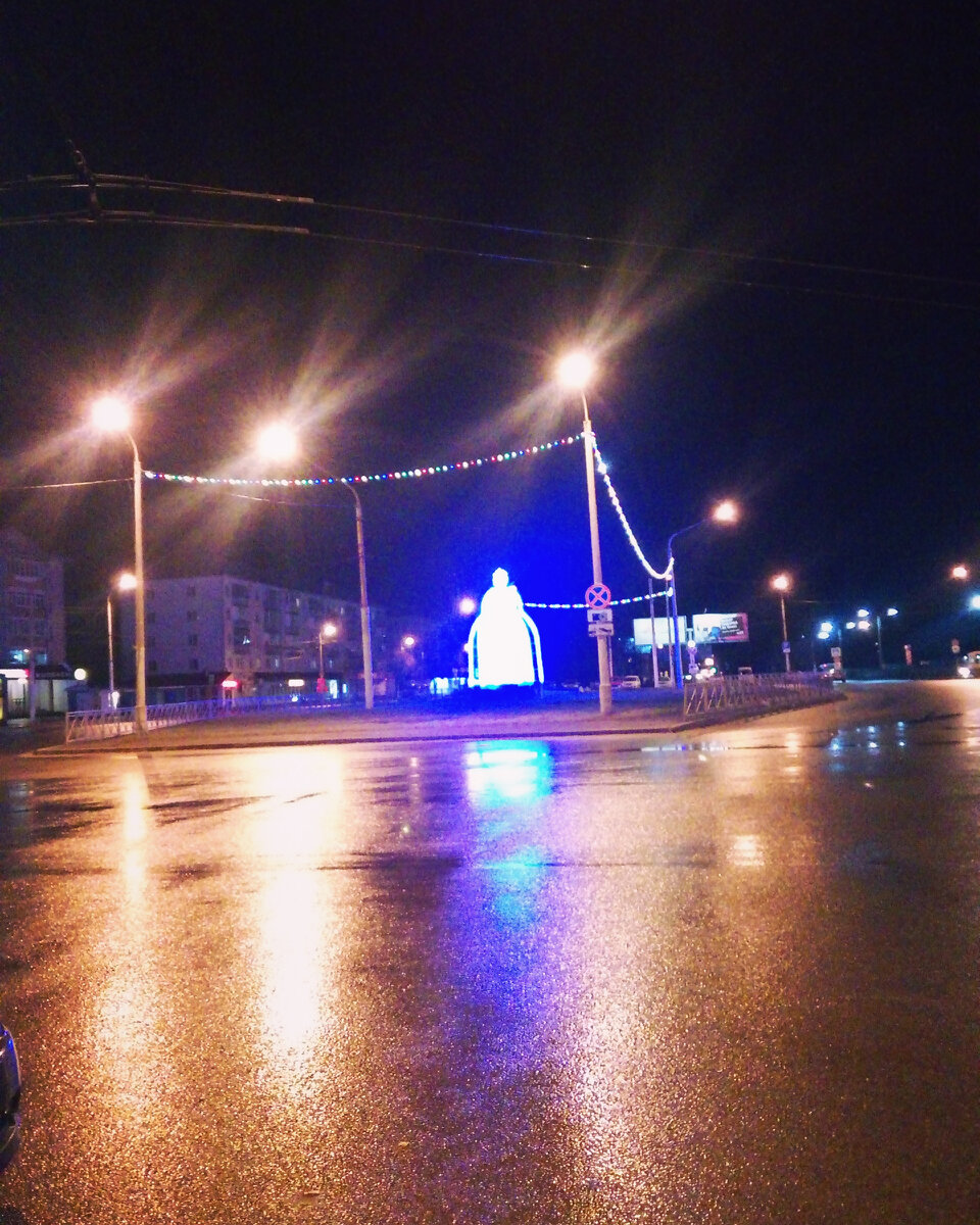 Еду с работы. У вокзала, после дождя рано утром (фото автора)