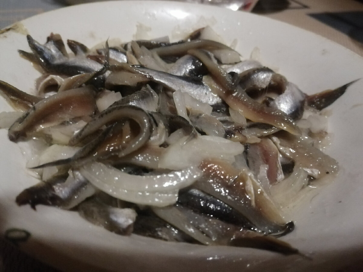 Хамса с лучком и маслом. Пальчики оближешь!