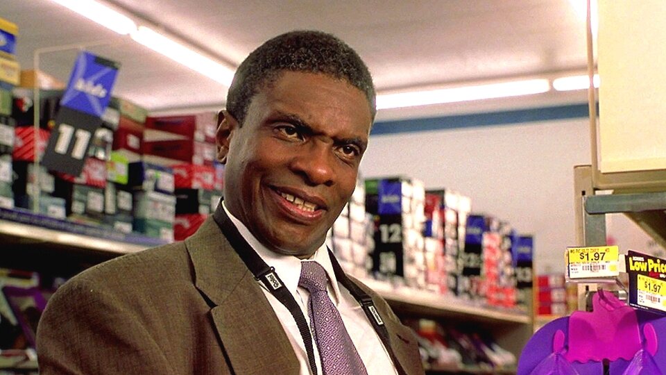 Человек боится собаку. Дразнить собаку. Испуганный человек. Afraid person. He s scared.