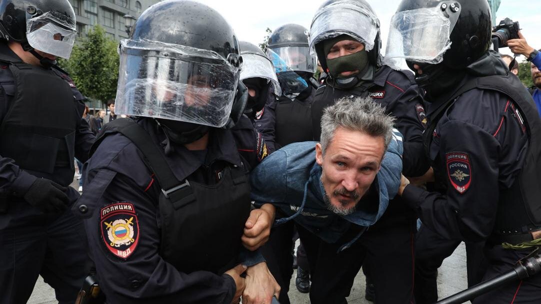 «Жёсткое задержание». Фото из открытого источника (сервис «Яндекс.Картинки»)