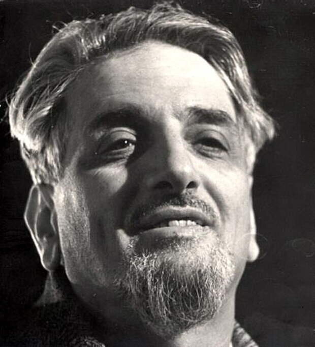 Виктор Ефимович Ардов (Зигберман), советский писатель-сатирик (1900-1976).