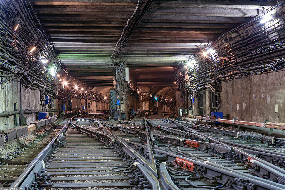 Перегоны московского метро. Александровский сад Москва метро. Перегон Александровский сад Арбатская. Станция метро Александровский сад тоннели. Метро Александровский сад Филевской линии.