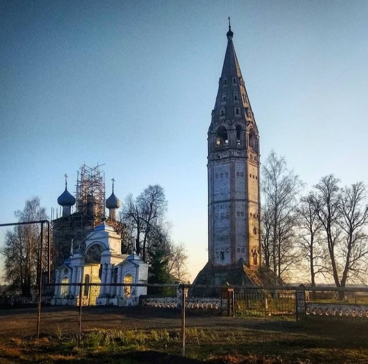 Колокольня  и храм Успения Пресвятой богородицы. Общий вид.