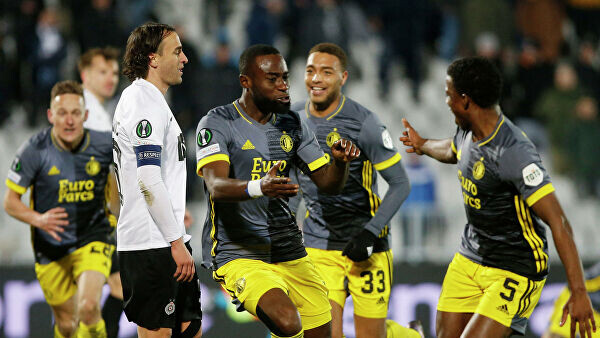    Футболисты "Фейеноорда"© REUTERS / NOVAK DJUROVIC