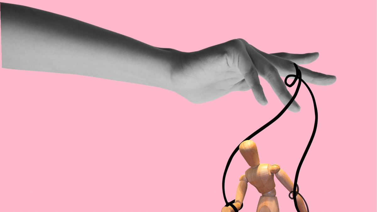 Самый большой страх жертвы манипулятора — потерять любовь и принятие