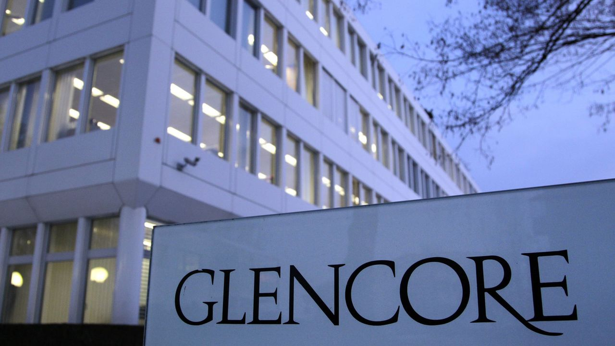 Находился ag. Швейцарская Glencore. Glencore логотип. Швейцарский сырьевой трейдер Glencore. Штаб квартира Гленкор.
