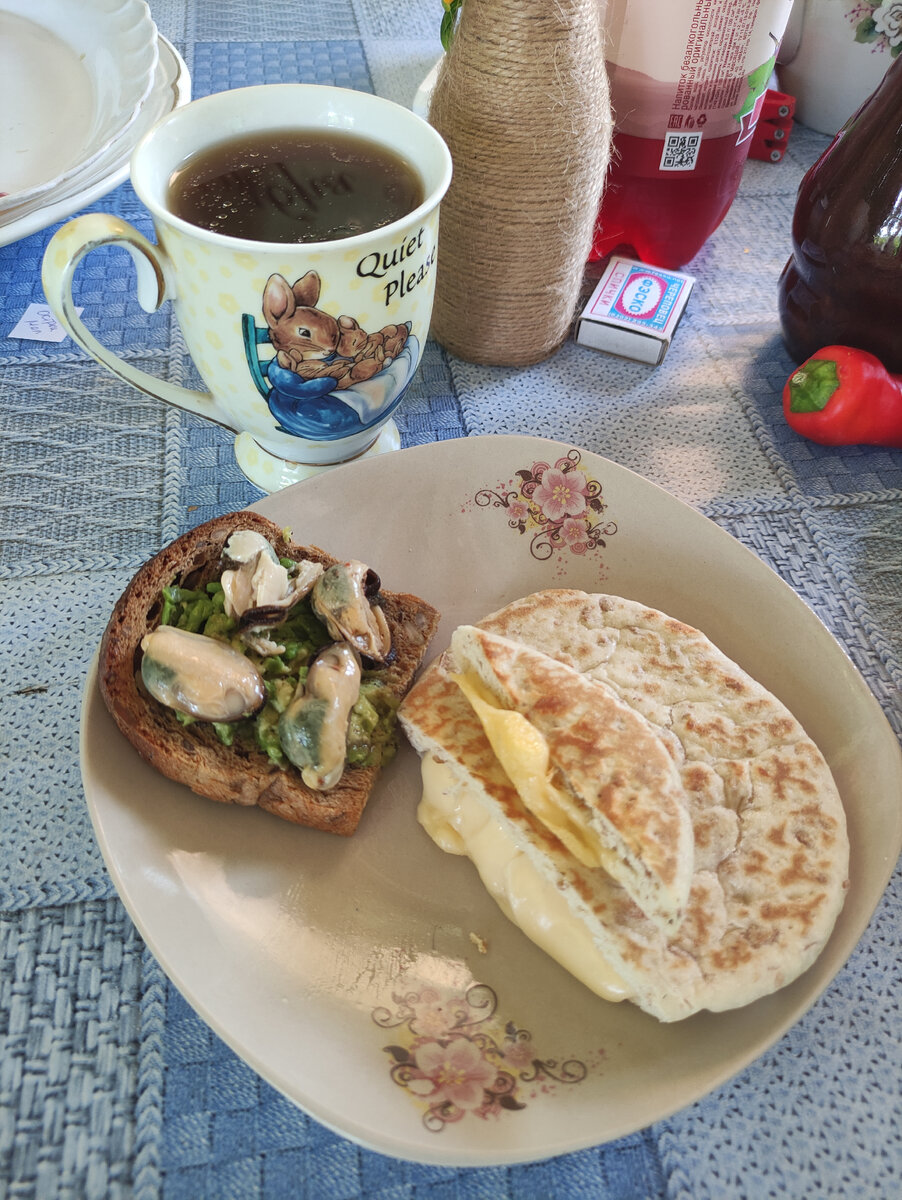 Зерновая пита с сыром, отвал бошки, сто лет нет не ела.