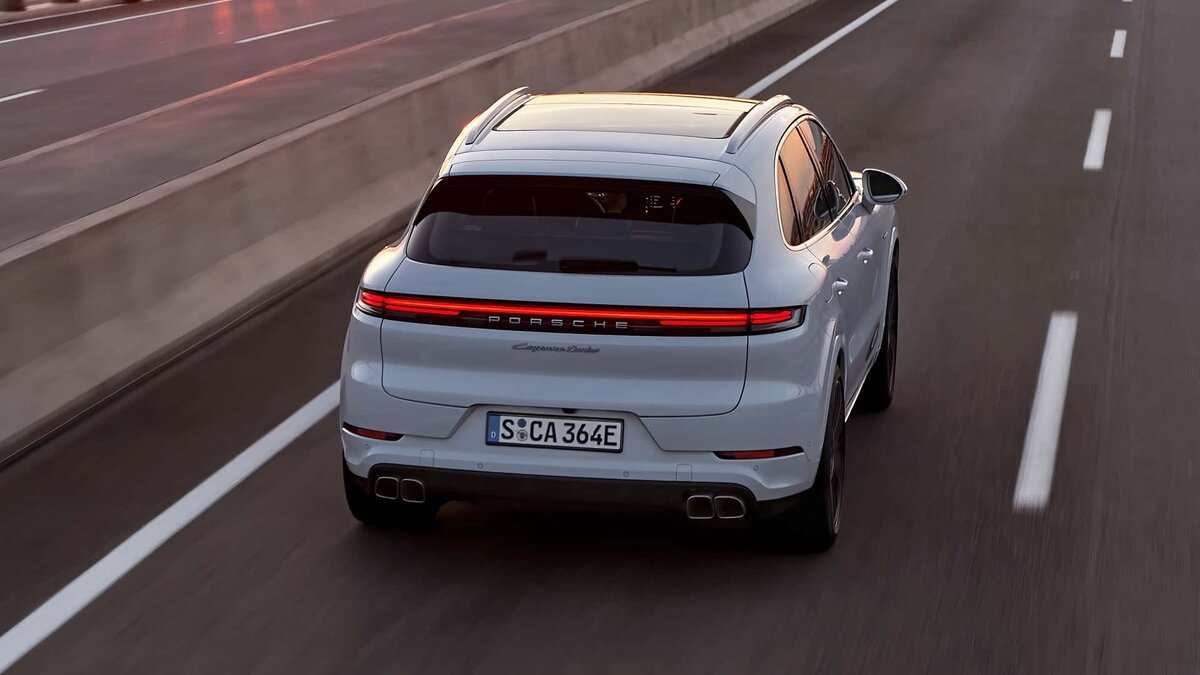 Компания Porsche представила самый мощный Cayenne Turbo E-Hybrid 2024 Под капотом нового E-Hybrid находится 4,0-литровый двигатель V8 с двойным турбонаддувом, развивающий мощность до 591 л. с.-2-3