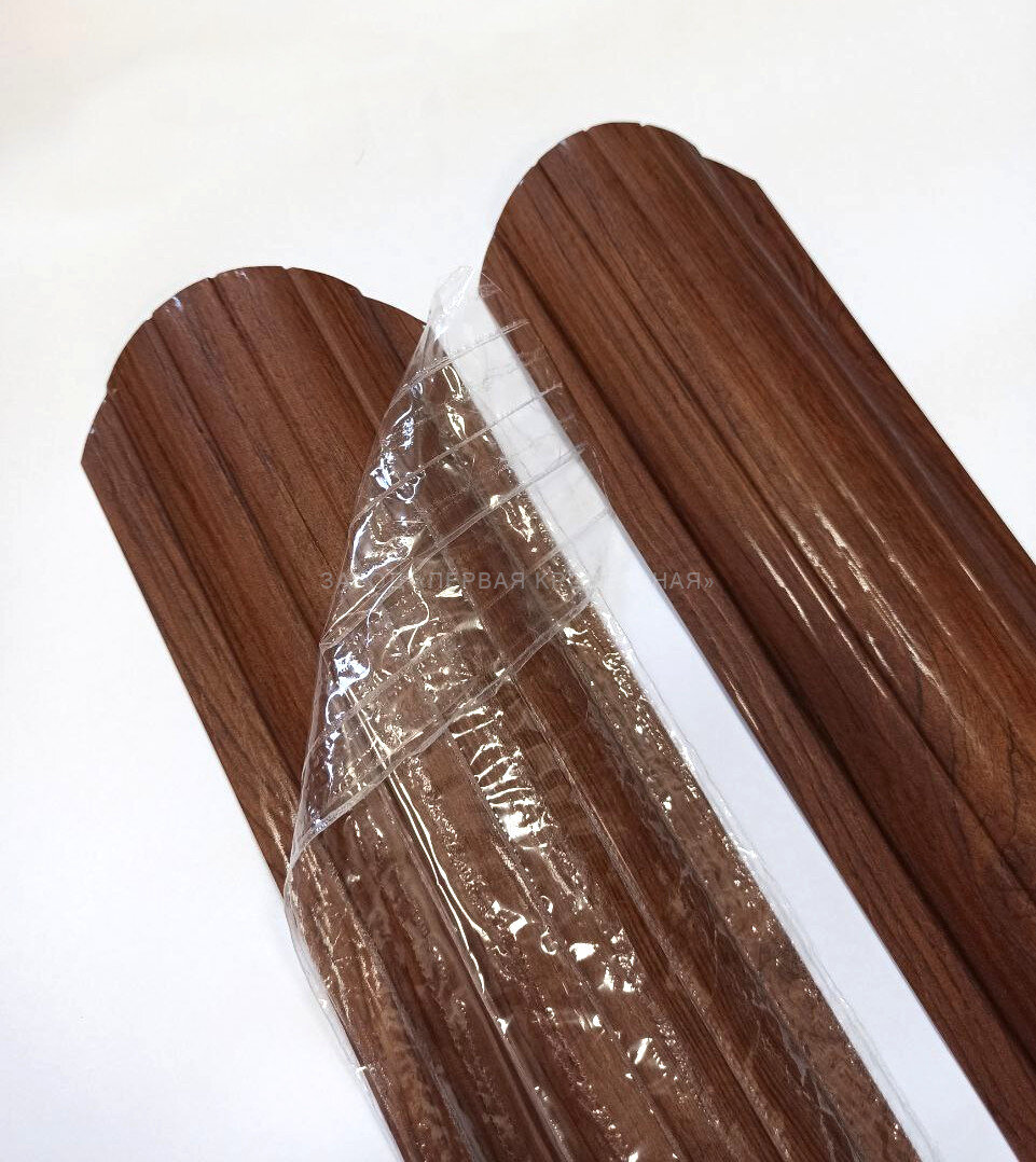 Важно и необходимо вовремя снять защитную пленку с евроштакетника!