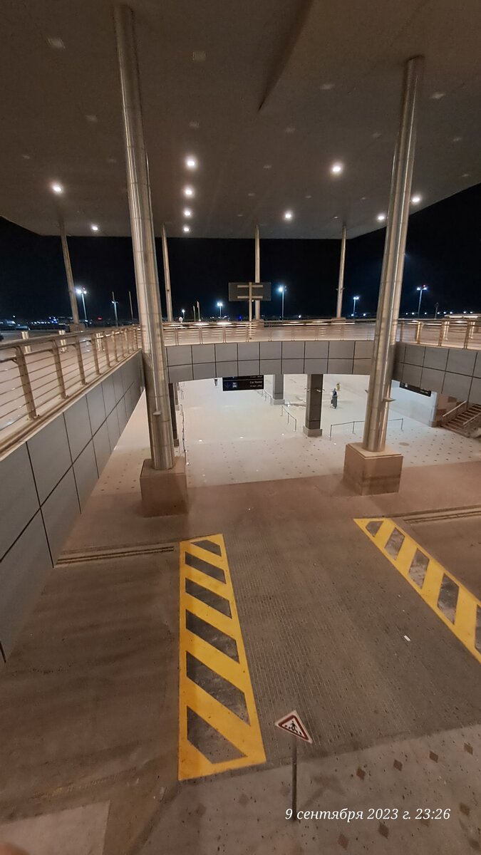 Аэропорт Хургады снаружи.