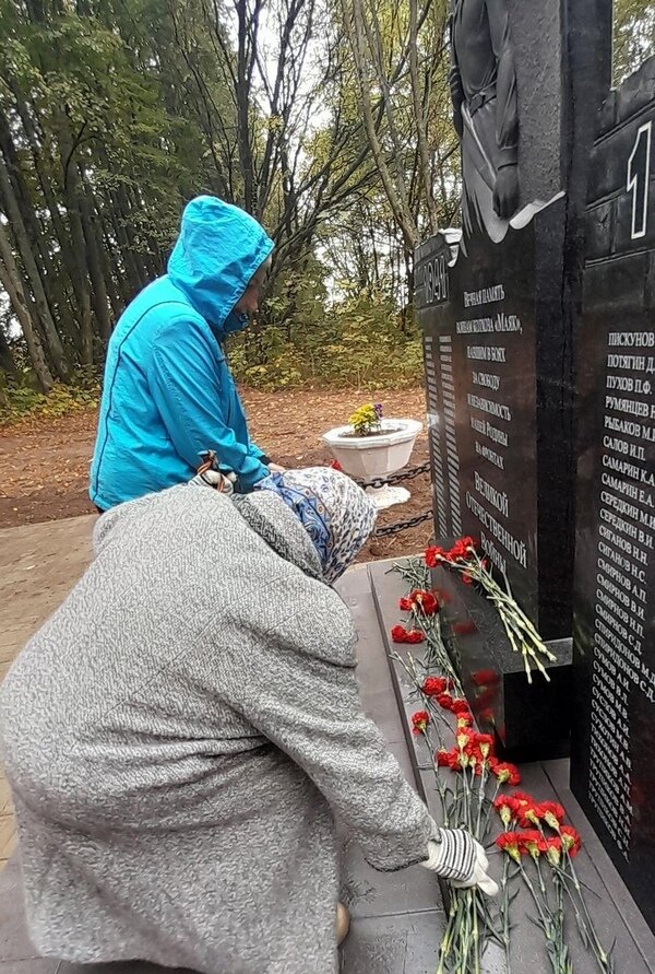     В деревне Балахонки появился новый памятник погибшим односельчанам