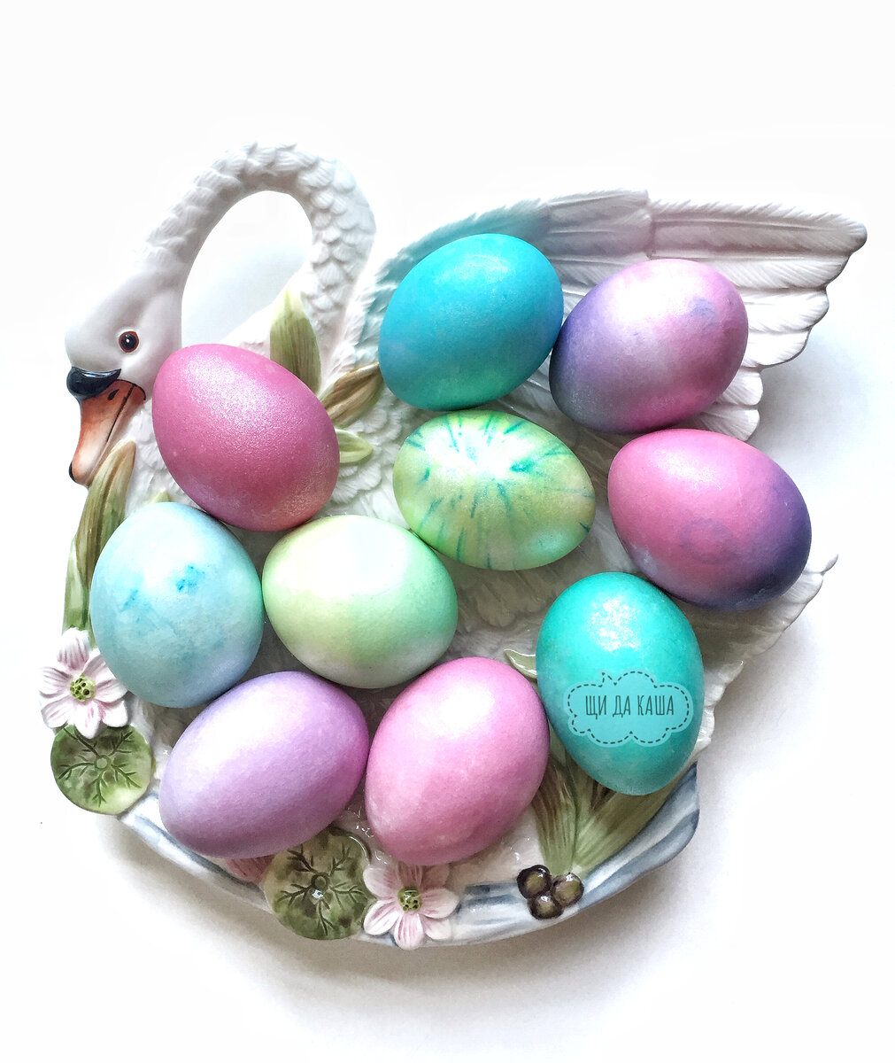 Яйца смотрятся особенно эффектно на красивом блюде / Фото автора