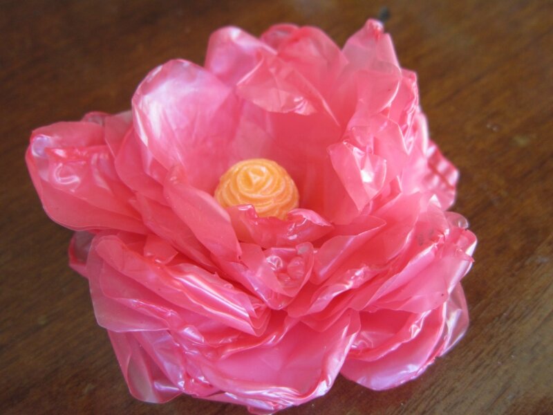 Простые способы сделать красивые цветы из обычных полиэтилетовых пакетов | Сделано дома | Дзен