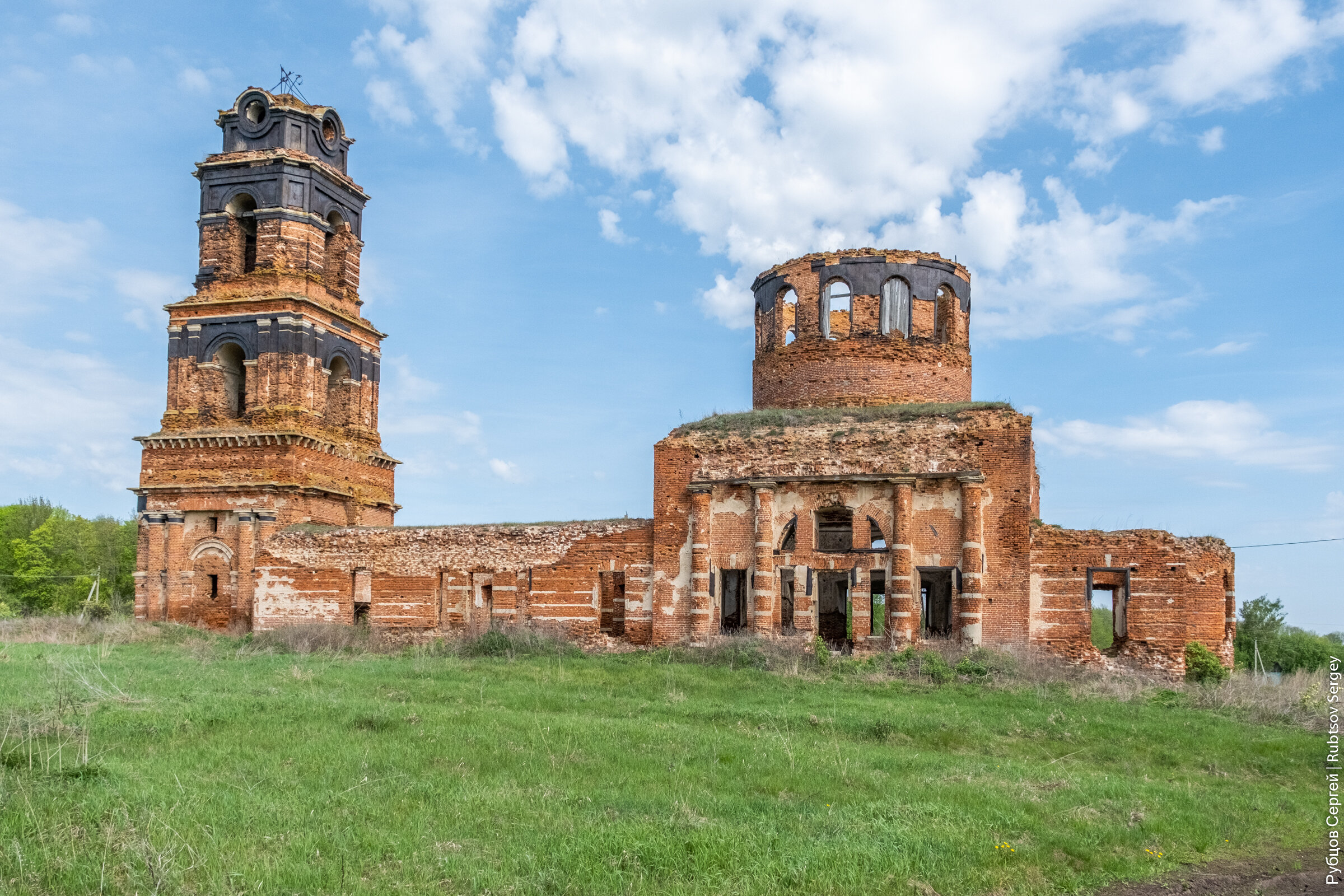 Теплое тульская область. Конышевский район заброшенный храм. Качалино заброшенный храм. Заброшенные храмы Тульской области. Заброшенный храм Никольск Оренбургская область.