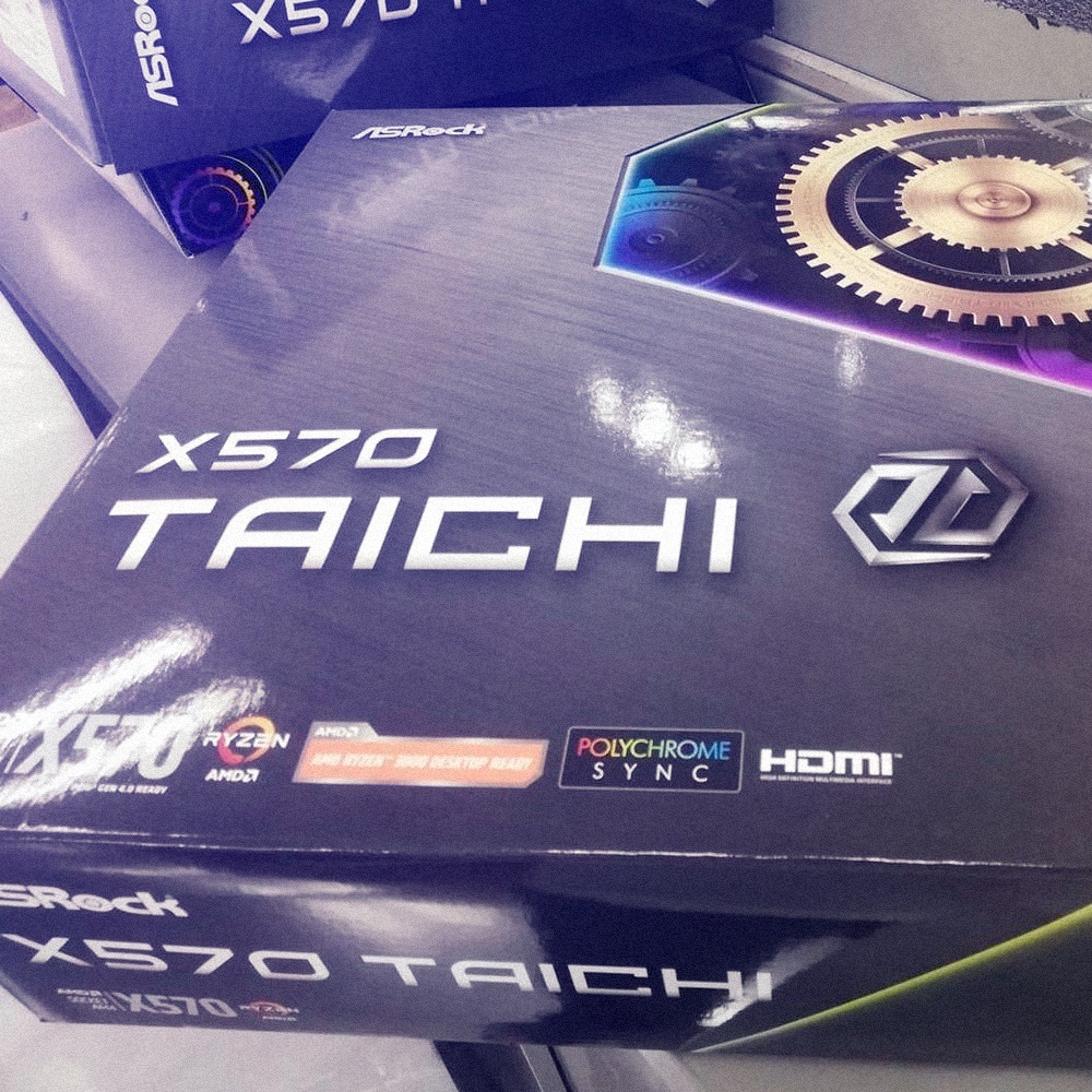 Коробка из под Asrock Taichi x570