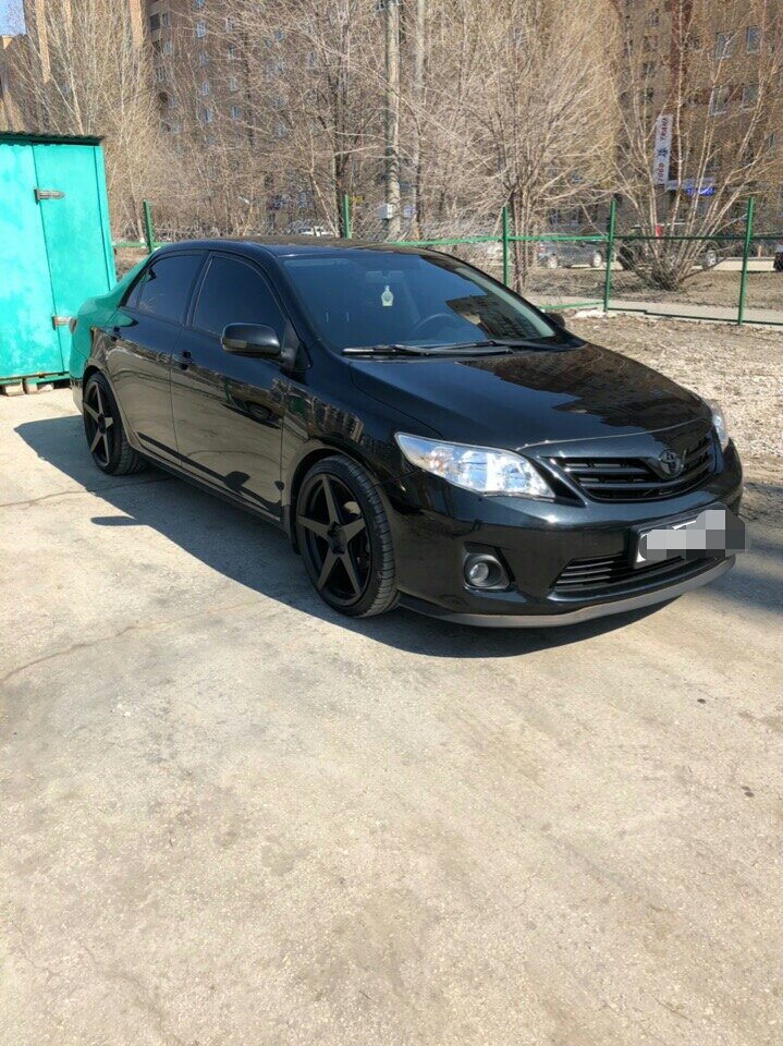 Тойота Королла 2012 черная