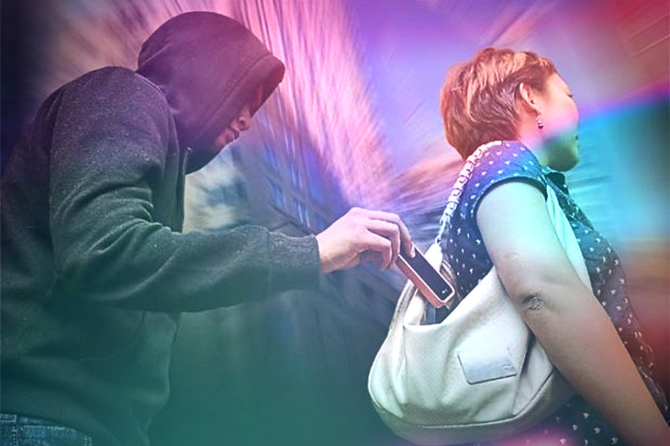 Из ЯК.  (Точно, не главный герой). "Почему у нас не считается зазорным воровать на всех уровнях, а многие даже хвастаются воровством? Почему воровство для нас как  обыденное явление, что- то само-собой разумеющееся,  даже на бытовом уровне".  