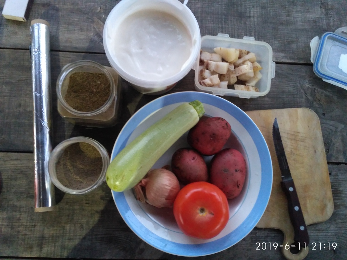 Не хитрый запас продуктов для приготовления вкусного и полезного ужина.