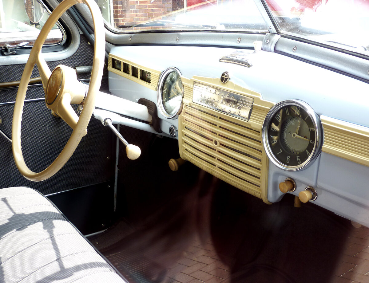 Салон FSO Warszawa M20 был практически неотличим от салона "Победы"